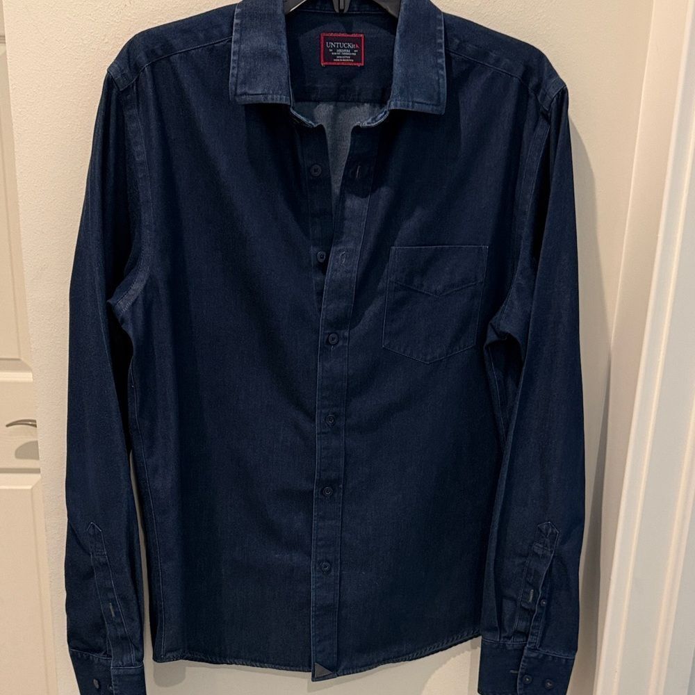 UNTUCKit Cinzano Blue Denim Casual Button-Down Shirt size medium - Picture 2 of 11